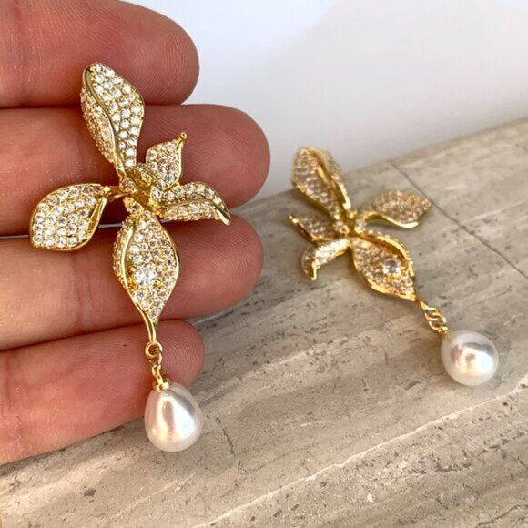 NEW ~ Anthropologie Shashi Pave Crystal Flower & Pearl Dangle Earrings - Picture 2 of 10